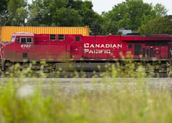 加拿大政府强制结束铁路封锁 | CNN财经