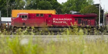 加拿大政府强制结束铁路封锁 | CNN财经