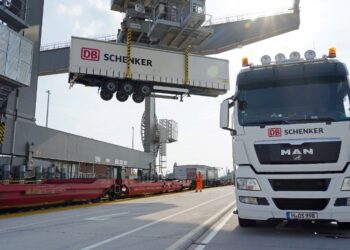 DSV和CVC出价140亿欧元收购DB Schenker