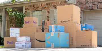 FedEx和UPS必须适应不断变化的包裹环境