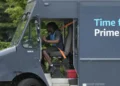 亚马逊在工会压力下提高了分包配送司机的薪酬