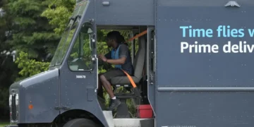 亚马逊在工会压力下提高了分包配送司机的薪酬