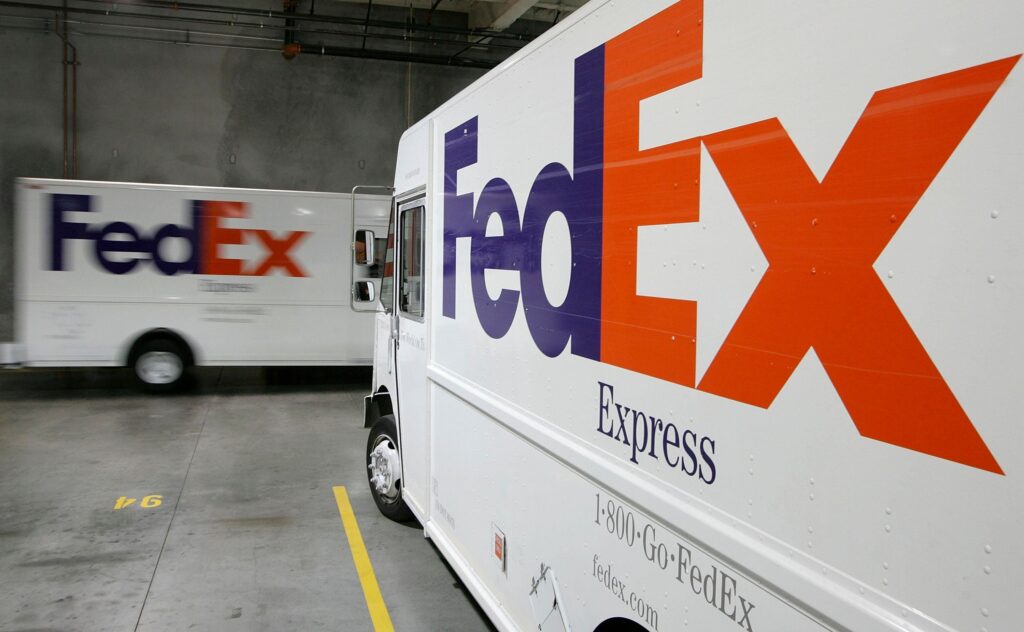 FedEx Cuts Forecast as Clients Seek to Cut Shipping Costs, Shares Fall