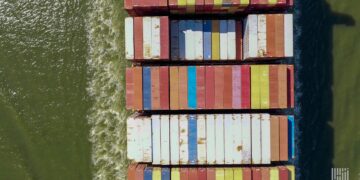 潜在的港口罢工让零售商和制造商忙得不可开交