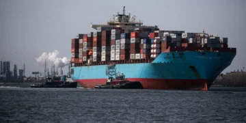 港口工会一致支持罢工，升级美国供应链担忧