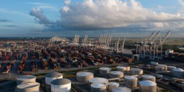 美国东海岸和墨西哥湾沿岸港口劳资谈判陷入僵局