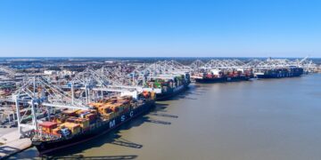 集装箱现货价格持续下跌，旺季提早结束