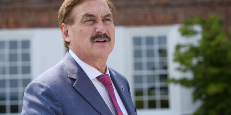 DHL 起诉 MyPillow,指控由 Mike Lindell 创立的公司拖欠近 $800K 的未付款项