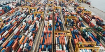 报告：75%的电池供应链面临违反美国和欧盟强迫劳动法律的风险