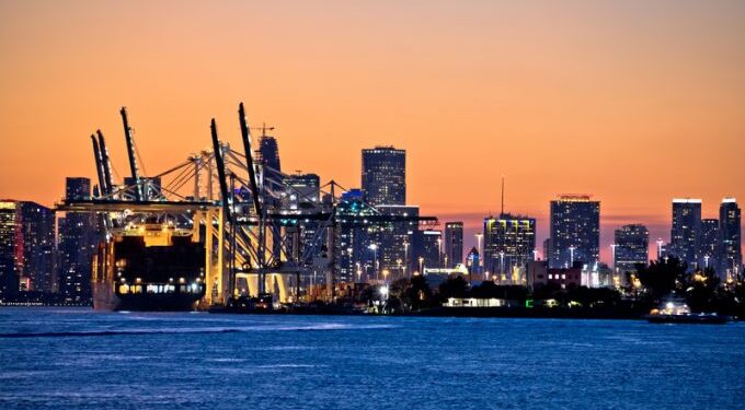 美国港口重新开放:ILA与USMX延长主合同及谈判至明年1月 – The Loadstar