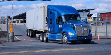 港口重启，工会警告合同谈判风险