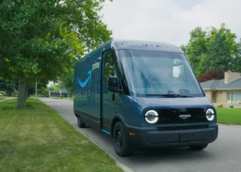 亚马逊在配送车辆中部署人工智能技术：提升物流效率与客户体验的新机遇