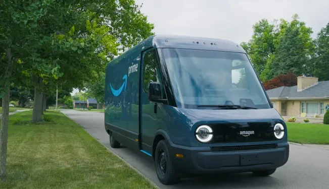 亚马逊在配送车辆中部署人工智能技术：提升物流效率与客户体验的新机遇