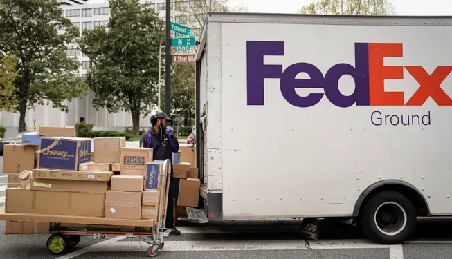 随着FedEx和UPS的附加费增加,竞争对手迎来了新的机遇