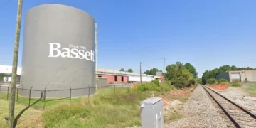 Bassett Furniture应对海伦飓风及港口罢工带来的干扰挑战