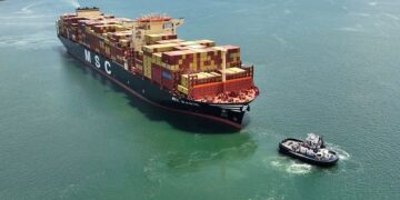 红海航线重开在即：2026年全球集装箱航运业迎来「寒冬」