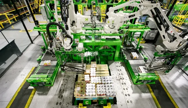 沃尔玛供应链自动化投资达峰值:23 个配送中心升级,60% 门店受益于智能物流