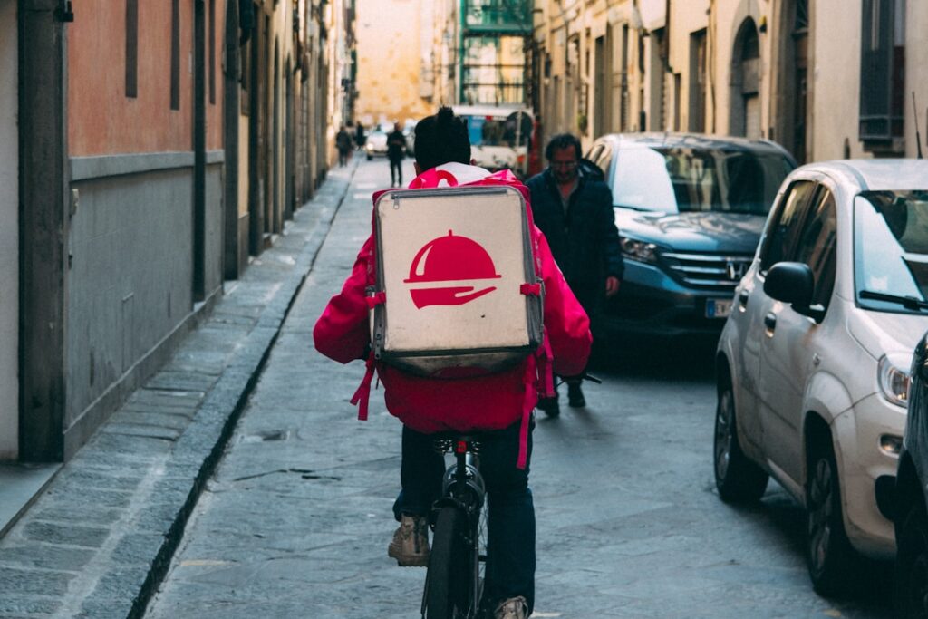 Transportation Science论文：强化学习+超启发式算法将美团外卖配送成本降低12%