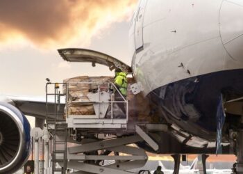 DSV’s Ship Green Pact with Hapag-Lloyd: How 18,000 Tonnes of CO₂e Cuts Are Reshaping Logistics Valuation—and Why the 21.2% Undervaluation Narrative Hinges on Schenker Integration Discipline