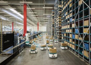 Decathlon欧洲7仓智能仓储升级：Skyfleet标准化方案提升人效37%，步行距离骤降90%