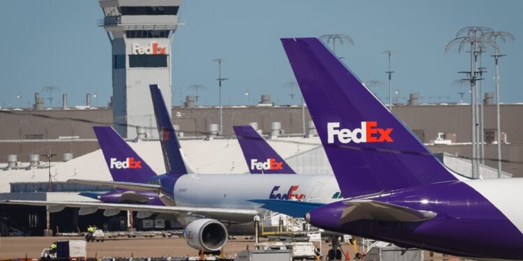 FedEx Q3 Earnings Strong: Limited Supply Chain Impact from Middle East Conflict, Risks Remain