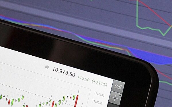 DSV股价深度解析：2026年DACH地区物流投资的‘质量锚点’还是‘周期博弈’？Frachtraten回落、德国工业疲软与近岸外包重构估值逻辑