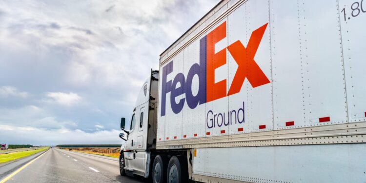 FedEx承诺全额返还关税退款：美国供应链‘关税追索权’风暴席卷物流业，超$230亿潜在资金流或将重构跨境成本结构