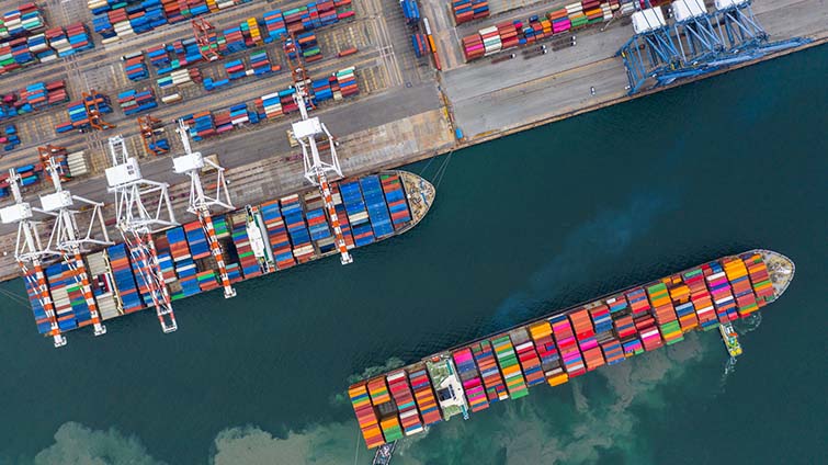 Ocean freight mode visualization highlighting the critical role of transshipment hubs in global container logistics