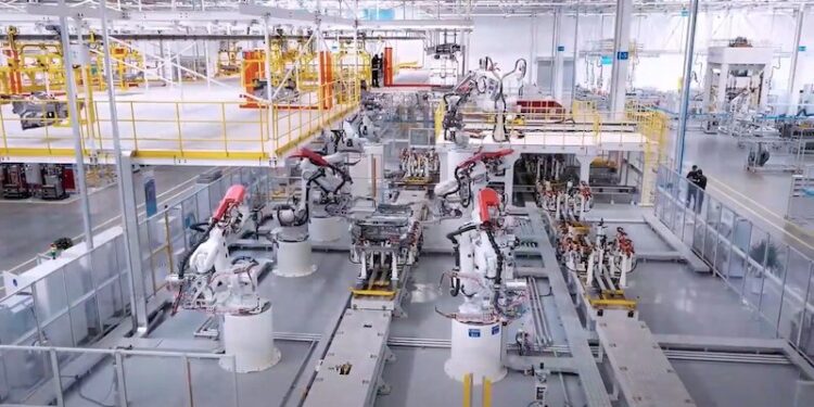 The Midwest Premium Crisis: How $1/lb Aluminum and Unrelenting Tariffs Are Reshaping U.S. Metal Packaging Supply Chains in 2026