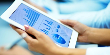 霍尔木兹海峡中断波及全球供应链：铝、化肥、塑料等关键材料面临42亿美元贸易风险