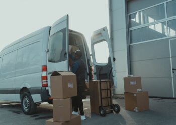 Kuehne+Nagel全球裁员2000人：占总员工2%，AI替代行政与中层管理（2026年Q2）