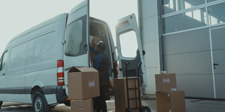 Kuehne+Nagel全球裁员2000人：占总员工2%，AI替代行政与中层管理（2026年Q2）