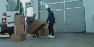 亚马逊末端配送体系全解析：310万活跃用户背后的2025年交付网络