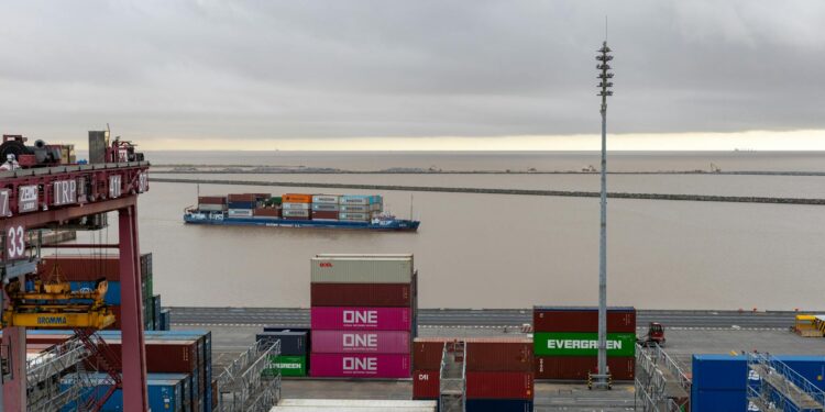 Middle East Maritime Corridors Under Pressure: GPS Spoofing, Port Disruptions, and Strategic Re-Routing Reshape Regional Supply Chain Flows