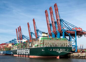 关税风暴下的脆弱平衡：WTO 最新预测揭示全球供应链的结构性裂变