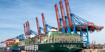 关税风暴下的脆弱平衡：WTO 最新预测揭示全球供应链的结构性裂变