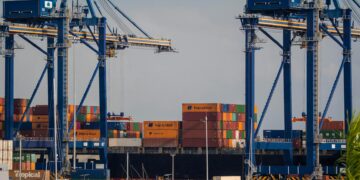 2025年底全球海运市场深度透视：低运价困局、隐性运力萎缩与Suez通道断裂下的供应链重构 (物流与运输板块 – 修正版)