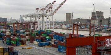 Ocean Freight Paradox: Record Capacity, Persistent Congestion, and the Illusion of Rate Stability in 2026