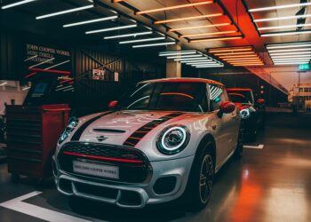 AI+数字孪生重塑汽车制造：EV时代柔性产线的实战突围战