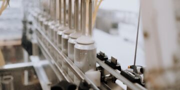 智能工厂2026临界点：当425万劳动力缺口倒逼AI从‘可选项’变为生存刚需