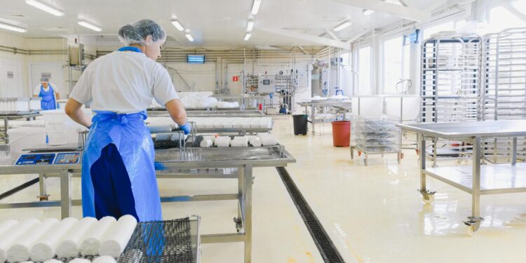 智能工厂2026临界点:当425万劳动力缺口倒逼AI从‘可选项’变为生存刚需(2026 年智能工厂趋势深度解析)
