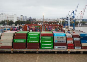 中国正成为‘工厂的工厂’：中间品出口激增背后的全球供应链重构