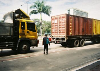 自动驾驶卡车2035年可为美国消费者节省90亿美元，重塑万亿美元货运业格局