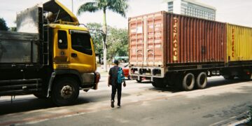 自动驾驶卡车2035年可为美国消费者节省90亿美元，重塑万亿美元货运业格局