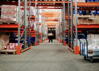 Warehouse Leasing Shift: Companies Move to Inland Logistics Hubs for Cost Savings