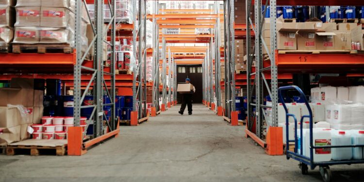 Warehouse Leasing Shift: Companies Move to Inland Logistics Hubs for Cost Savings