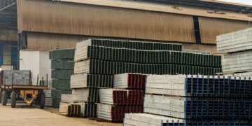 贝索斯拟投100亿美元重构美国制造业：AI驱动的供应链战略深度解构