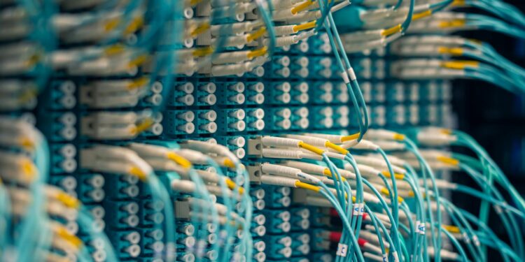 India’s LPG Supply Chain Crisis: 1,800+ Tons Daily Shortfall Amid Hormuz Closure