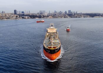 霍尔木兹海峡危机：全球供应链中断风险的临界点分析