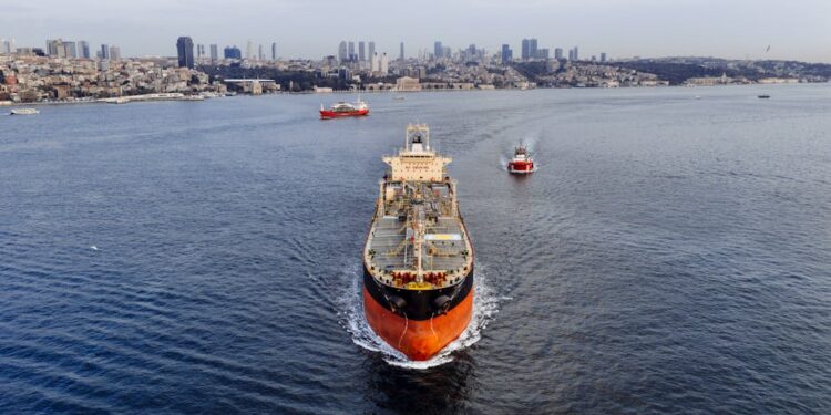 霍尔木兹海峡危机：全球供应链中断风险的临界点分析